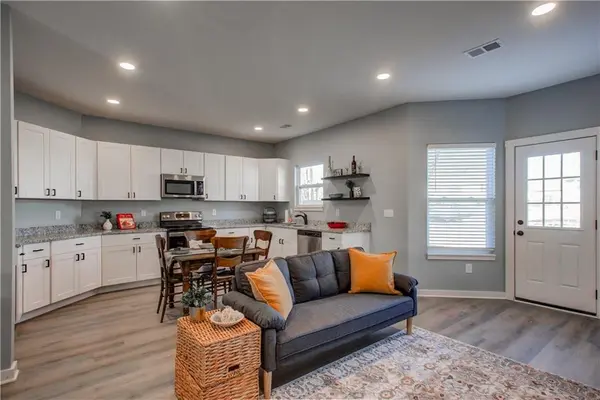 106 E Walker DR, Harrisonville, MO 64701
