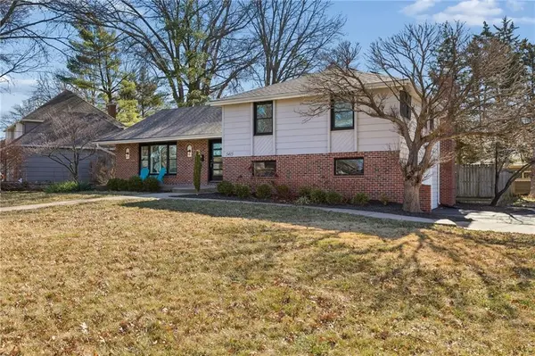 5415 W 99th TER, Overland Park, KS 66207