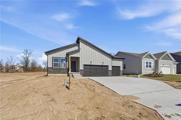18304 W 166th ST, Olathe, KS 66062