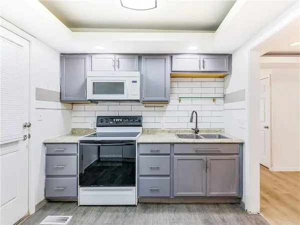 2457 Poplar AVE, Kansas City, MO 64127