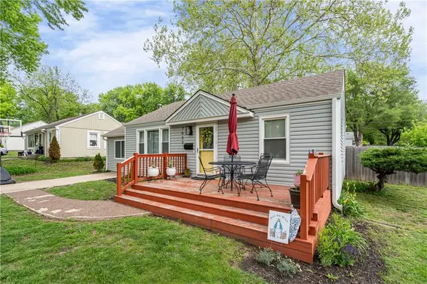 7637 Conser ST, Overland Park, KS 66204