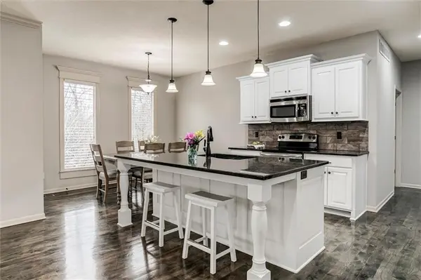 8441 Shady Bend RD, Lenexa, KS 66227