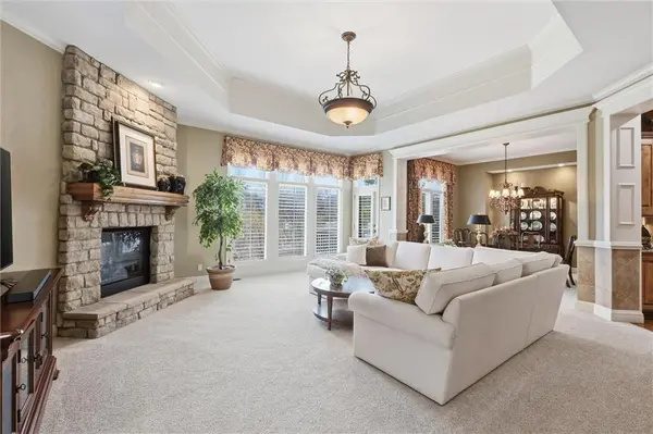 8813 W 160th ST, Overland Park, KS 66083