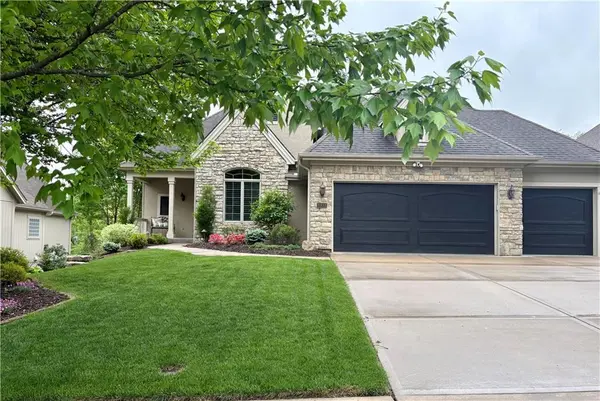 8813 W 160th ST, Overland Park, KS 66083