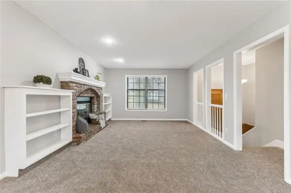 516 Sharon DR, Liberty, MO 64068