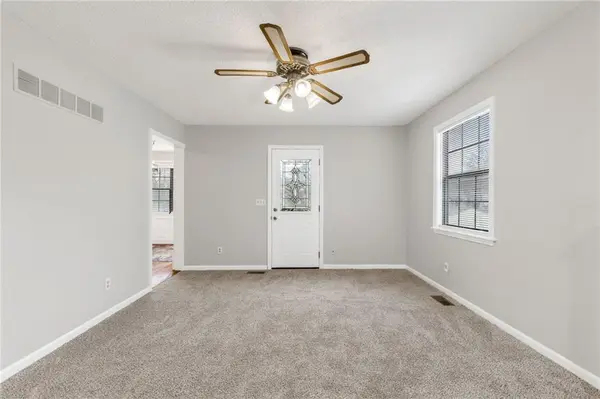 516 Sharon DR, Liberty, MO 64068