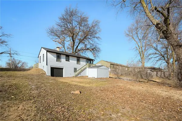 5611 N Walnut ST, Gladstone, MO 64118