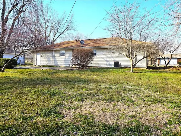 505 Morningside DR, Garden City, MO 64747