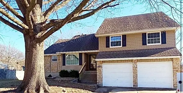 2805 Castle DR, Independence, MO 64057