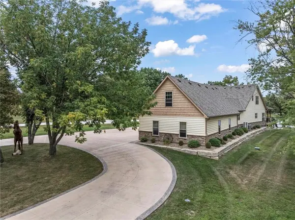 107 Harbor PT, Gallatin, MO 64640