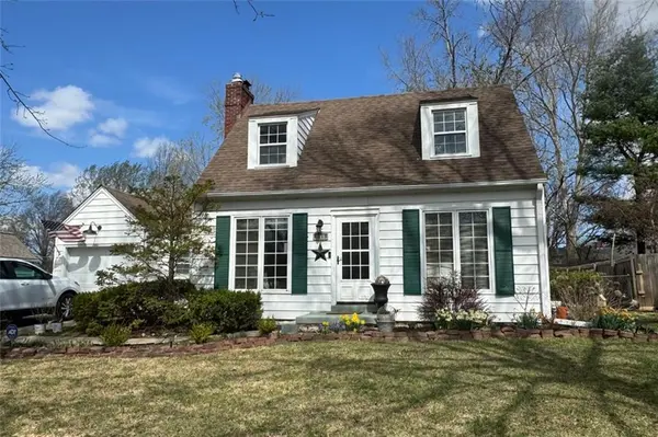 410 NE POPLAR DR, Oakwood Park, MO 64118