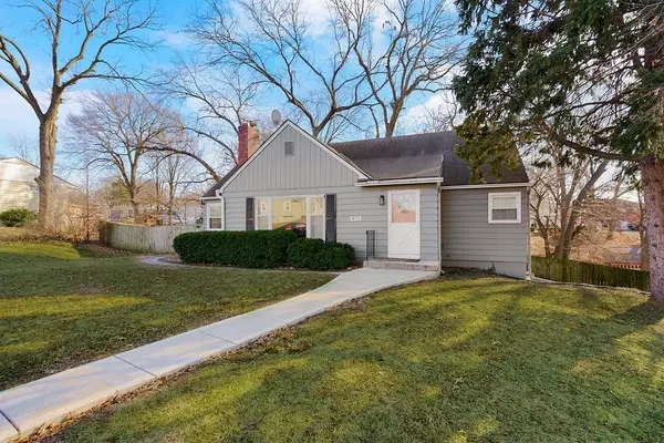 403 NE 61st TER, Kansas City, MO 64118