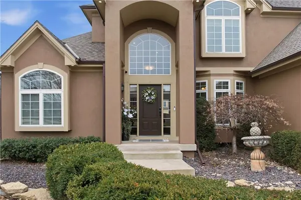 701 SW Admiral Byrd DR, Lee's Summit, MO 64082