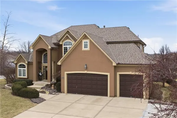 701 SW Admiral Byrd DR, Lee's Summit, MO 64082