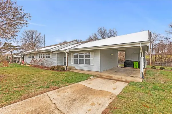 809 Cimarron TRL, Belton, MO 64012