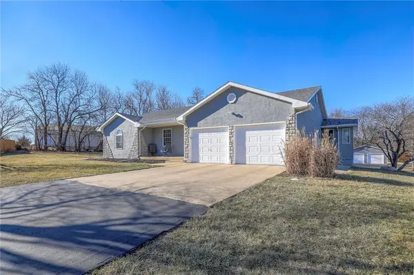 19885 W 222nd PL, Spring Hill, KS 66083