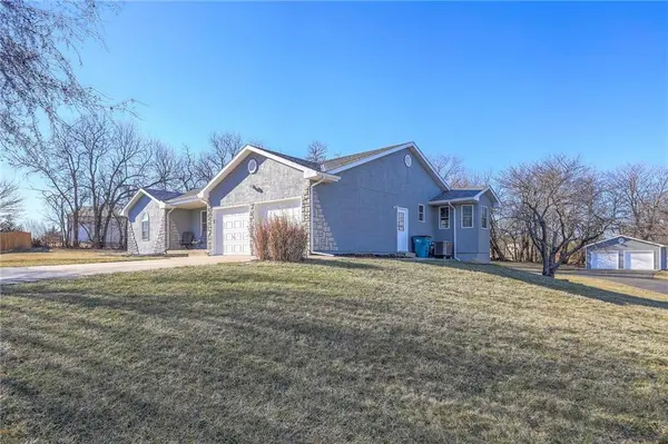 19885 W 222nd PL, Spring Hill, KS 66083