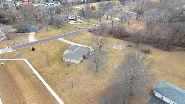 10300 W 164th ST, Overland Park, KS 66221