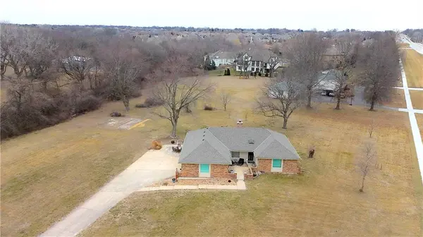 10300 W 164th ST, Overland Park, KS 66221
