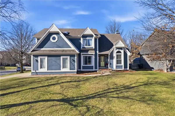 1246 E Meadow LN, Olathe, KS 66062