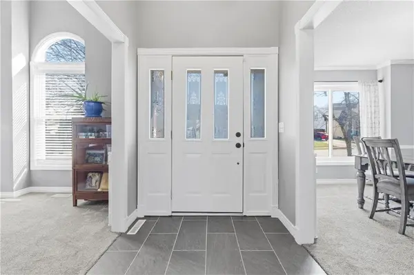 1246 E Meadow LN, Olathe, KS 66062