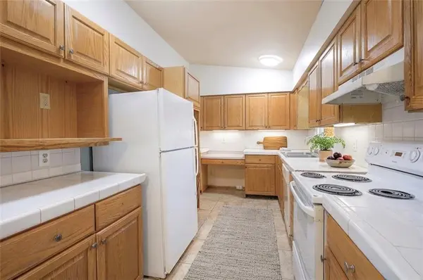 409 Corral DR, Belton, MO 64012