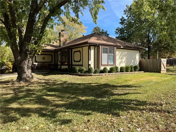 11907 W 49 PL, Shawnee, KS 66216