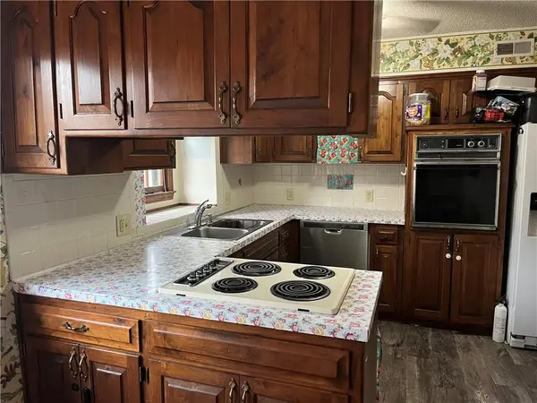 11907 W 49 PL, Shawnee, KS 66216