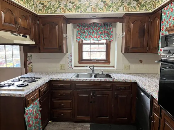 11907 W 49 PL, Shawnee, KS 66216