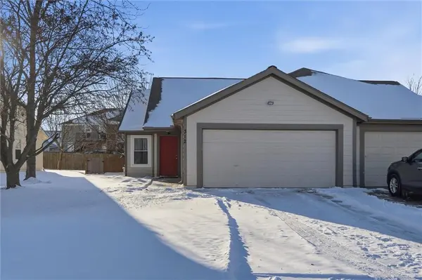 312 S Stone Creek DR, Gardner, KS 66030