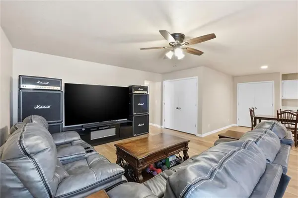 312 S Stone Creek DR, Gardner, KS 66030