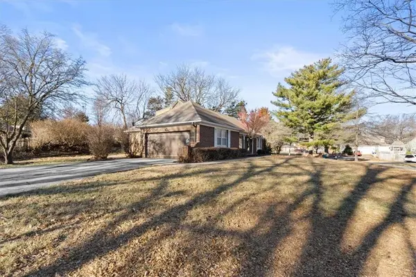 5952 Garnett ST, Shawnee, KS 66203