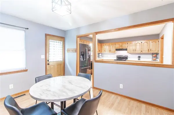 1208 Cambridge DR, Warrensburg, MO 64093