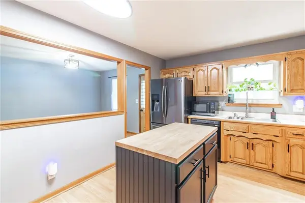 1208 Cambridge DR, Warrensburg, MO 64093