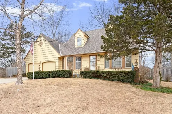 8832 Evanston WAY, Kansas City, MO 64138