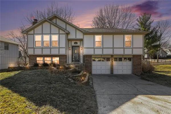 15113 W 91st PL, Lenexa, KS 66219