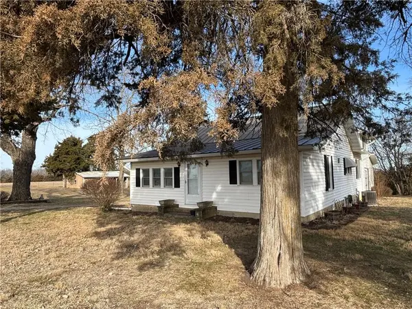2569 Valley RD,  Fulton,  KS 66738
