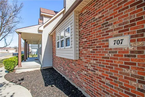 707 Tall Chief ST, Buckner, MO 64016