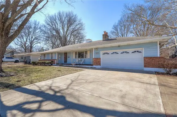 8428 James A Reed RD, Raytown, MO 64138