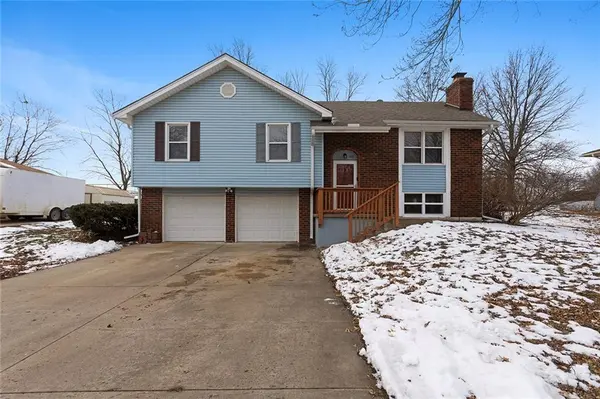 700 W McDowell AVE, Odessa, MO 64076