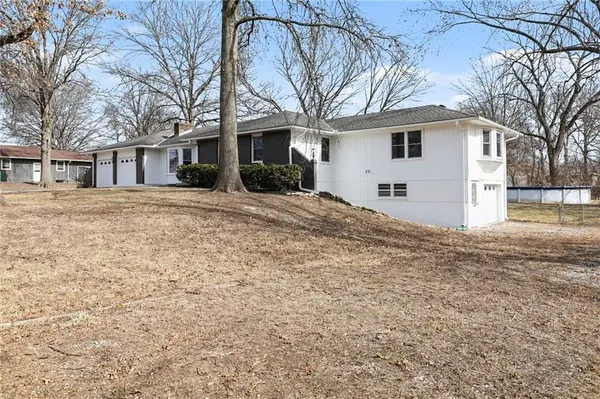 960 Glengera ST, Peculiar, MO 64078
