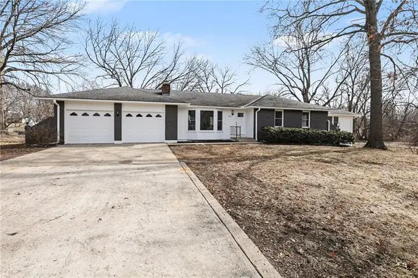 960 Glengera ST, Peculiar, MO 64078