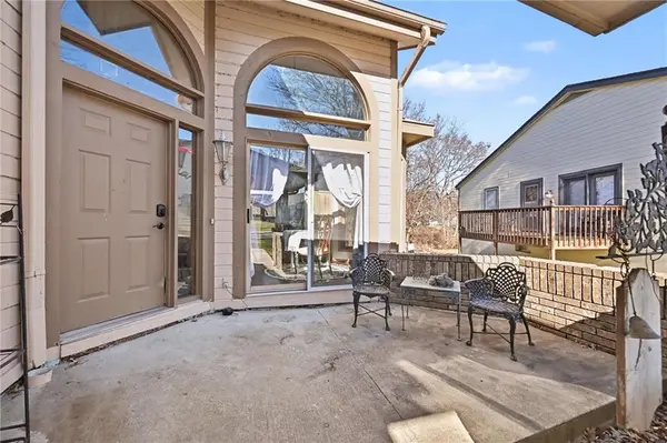 6530 N Revere DR, Kansas City, MO 64151