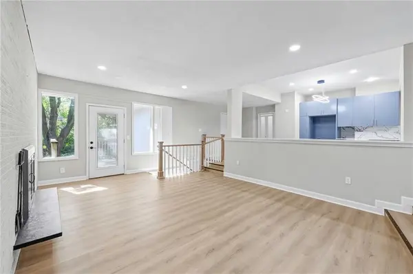7019 W 69th TER, Overland Park, KS 66204