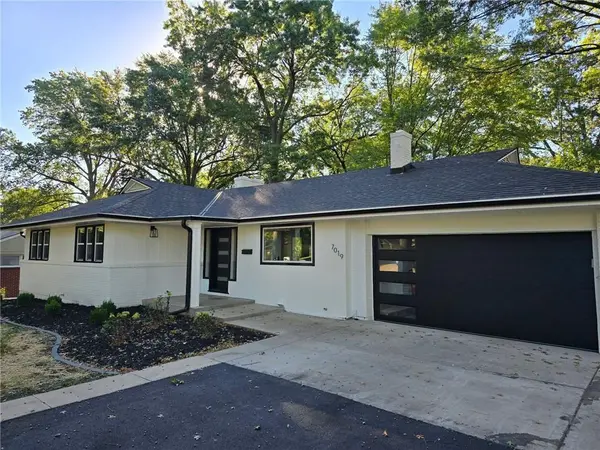 7019 W 69th TER, Overland Park, KS 66204