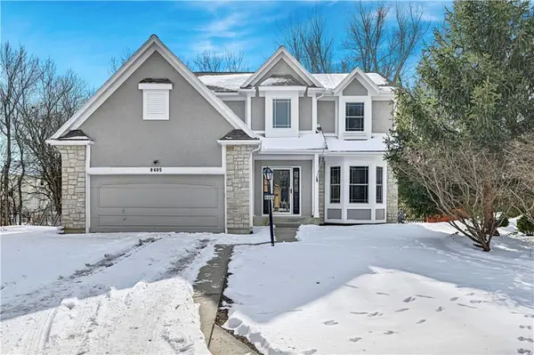 8605 W 152nd TER, Overland Park, KS 66223