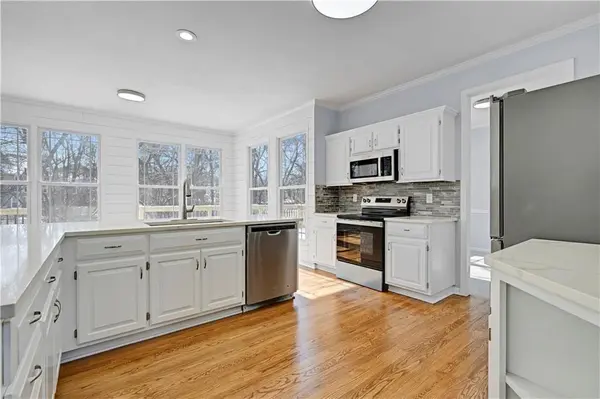 8605 W 152nd TER, Overland Park, KS 66223
