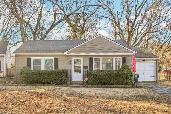 601 W 84th TER, Kansas City, MO 64114