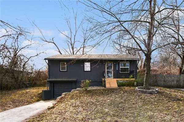 3809 E 96th ST, Kansas City, MO 64137