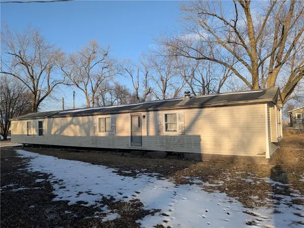 812 Elm ST, Henrietta, MO 64036